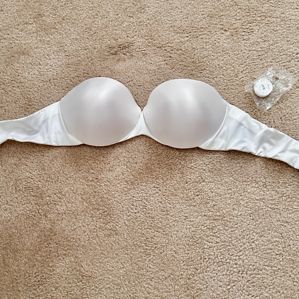 White Strapless Bra - Picture 2 of 6